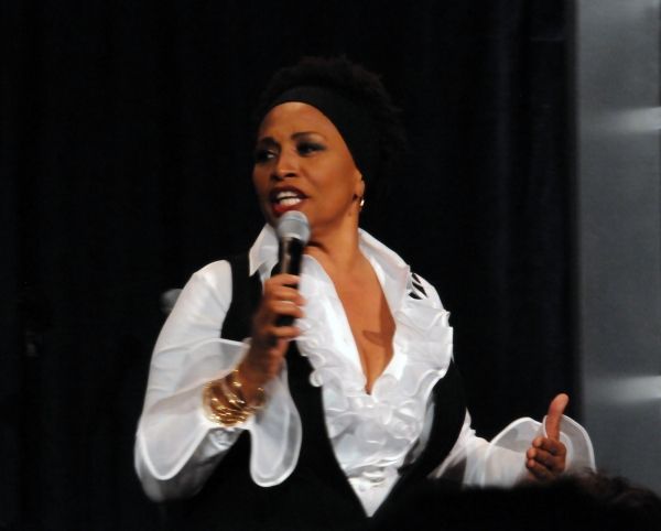 Jennifer Lewis Photo