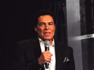 Clint Holmes Photo