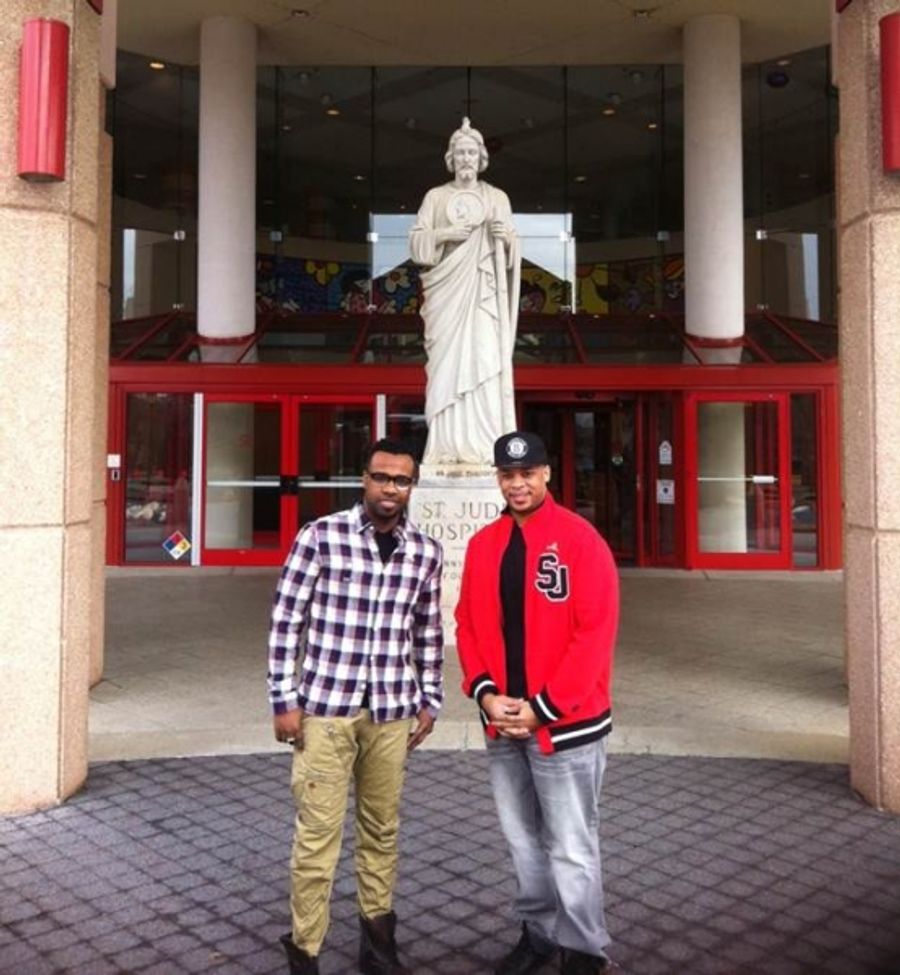 Photo Flash: Gospel Singer James Fortune Visits St. Jude's Children's Hospital in Memphis Image