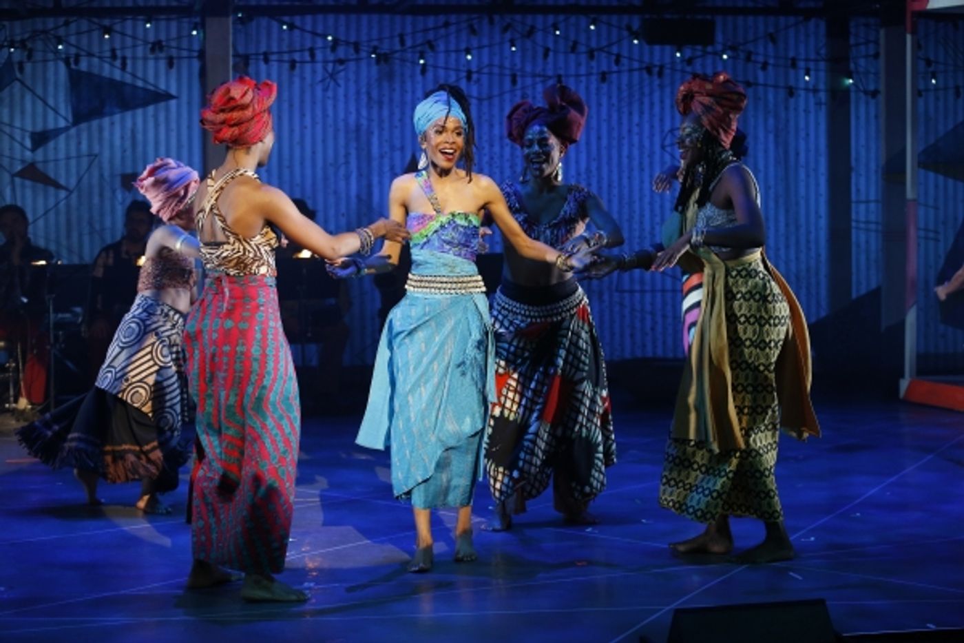 Photo Flash: First Look at Michelle Williams in FELA! National Tour  Image