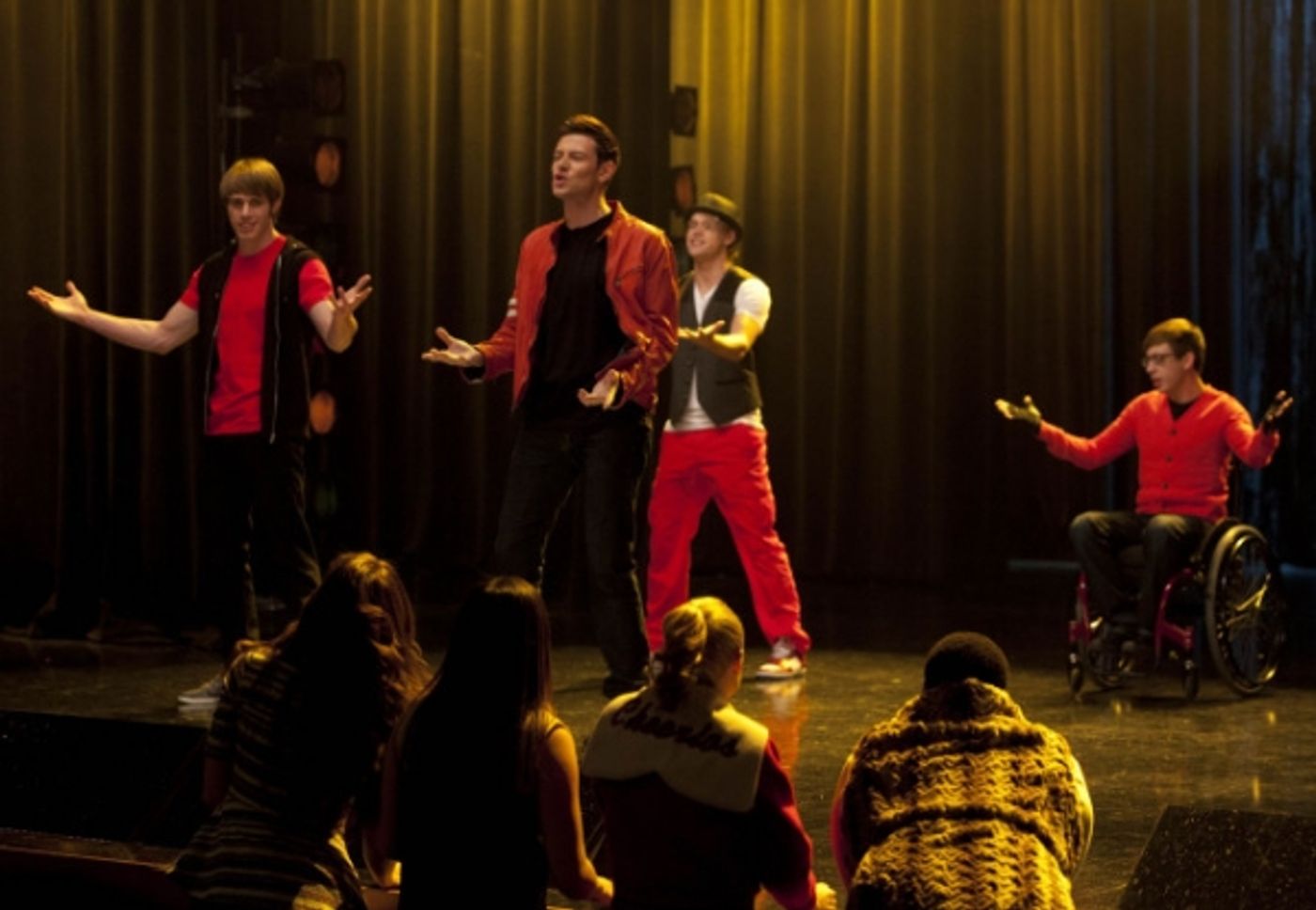 Photo Flash: First Look at GLEE's 'Feud' Episode!