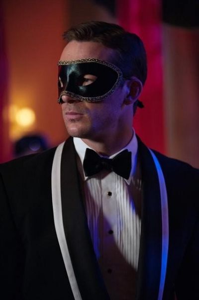 Barry Sloane Photo