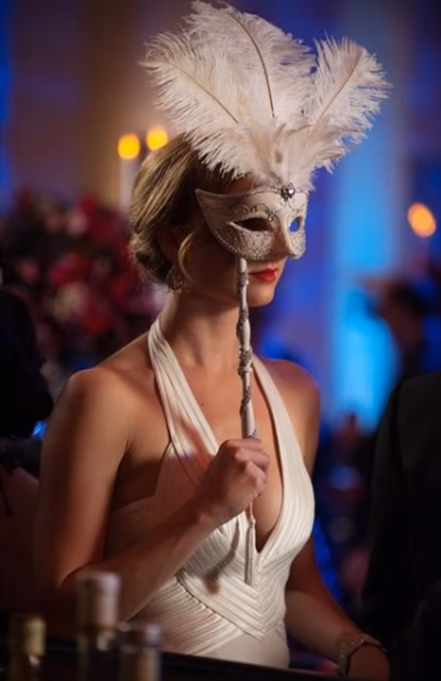 Photo Flash: First Look - REVENGE's 'Masquerade,' Airing 3/31 Image