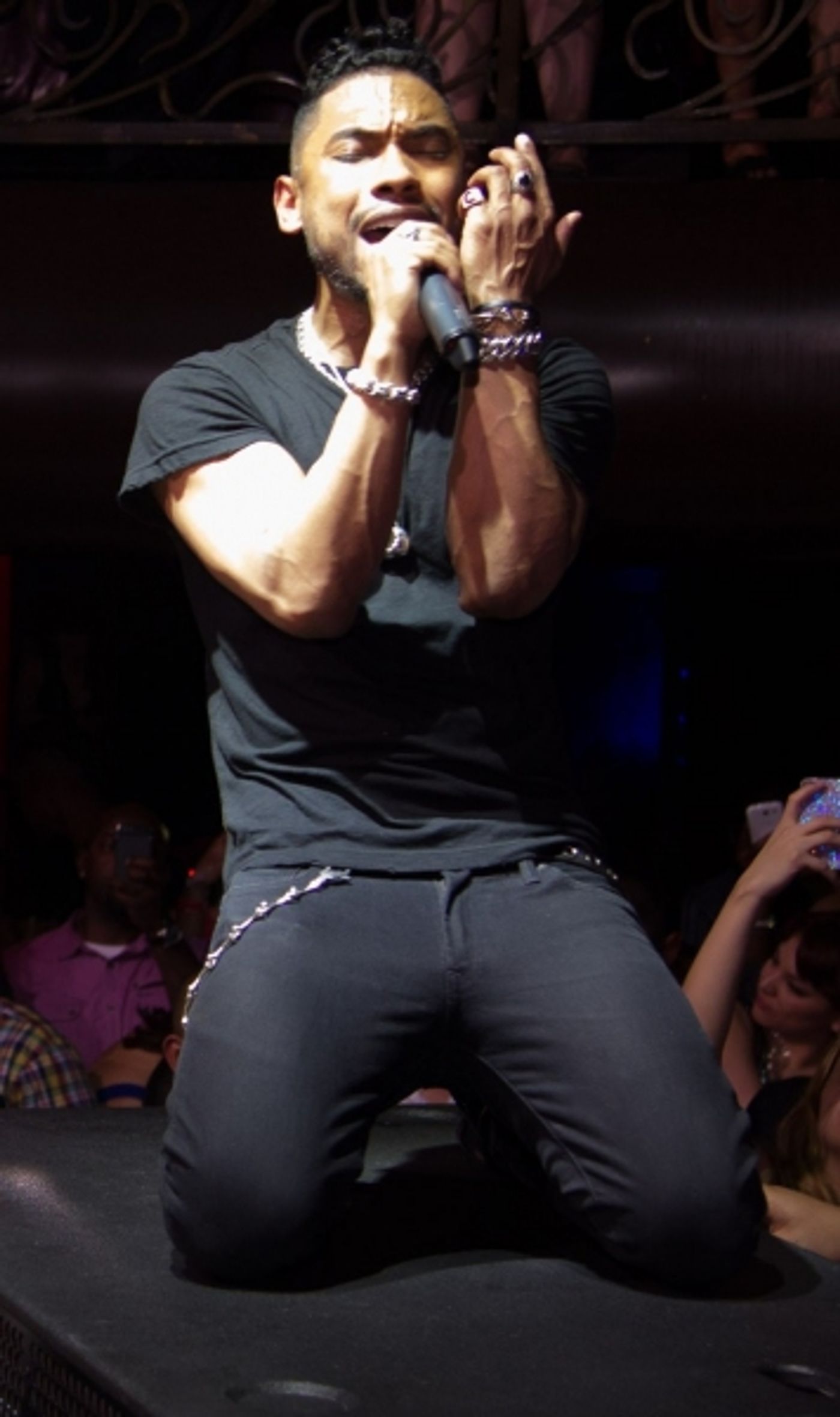 Photo Flash: R&B Singer Miguel Performs at LAX Nightclub Photo Flash: R&B Singer Miguel Performs at LAX Nightclub Image