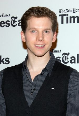 Stark Sands Photo