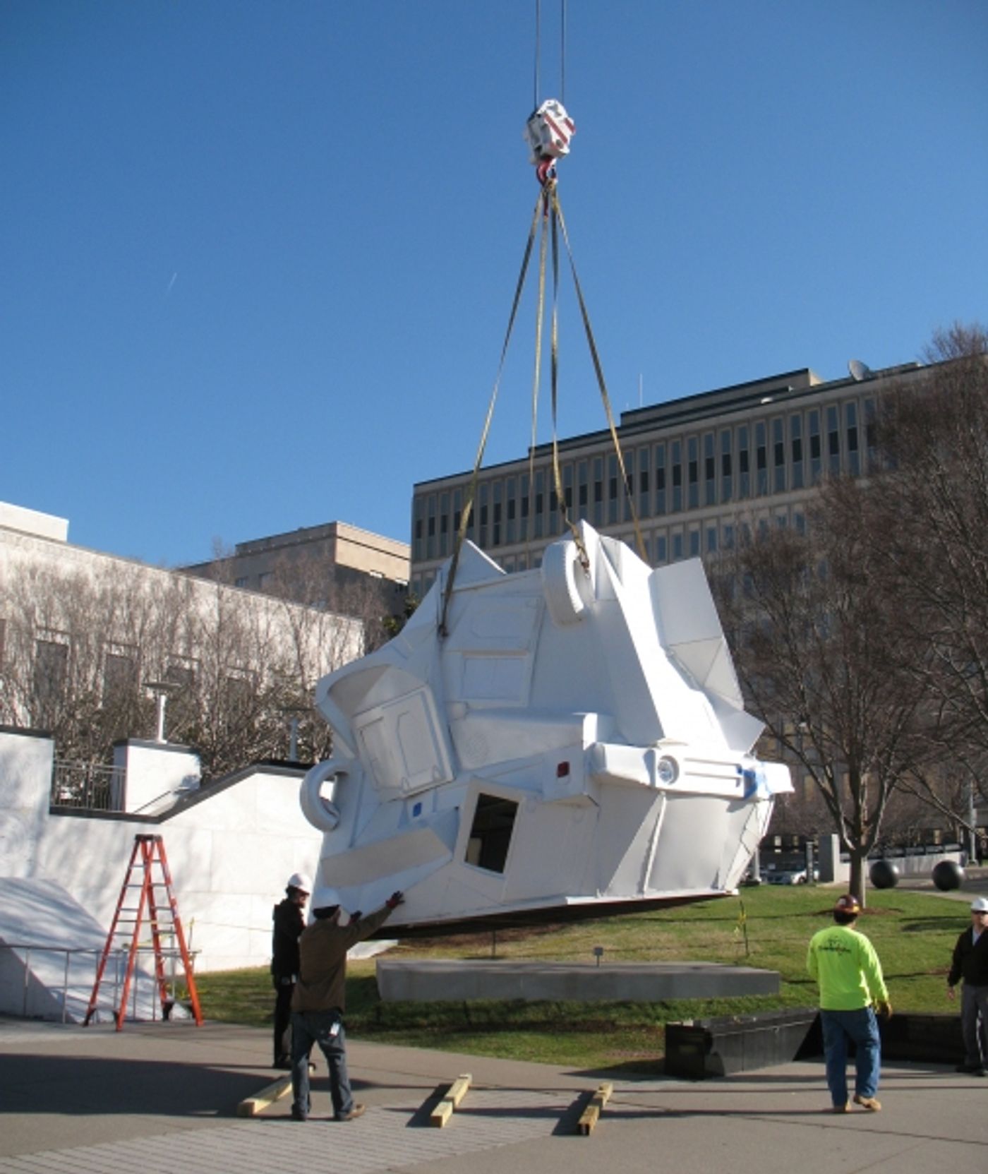 Photo Flash: INVETERATE COMPOSITION FOR CLARE Sculpture Installed at Nashville's Frist Center  Image