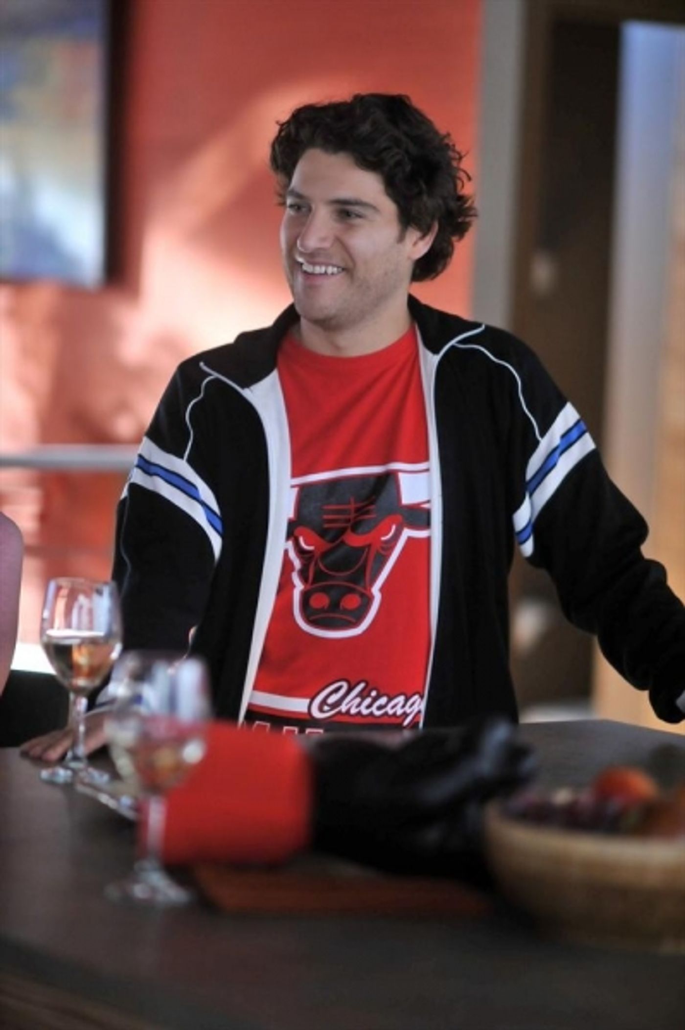 Photo Flash: First Look - HAPPY ENDINGS' 'The Straight Dope,' Airing 3/29  Image