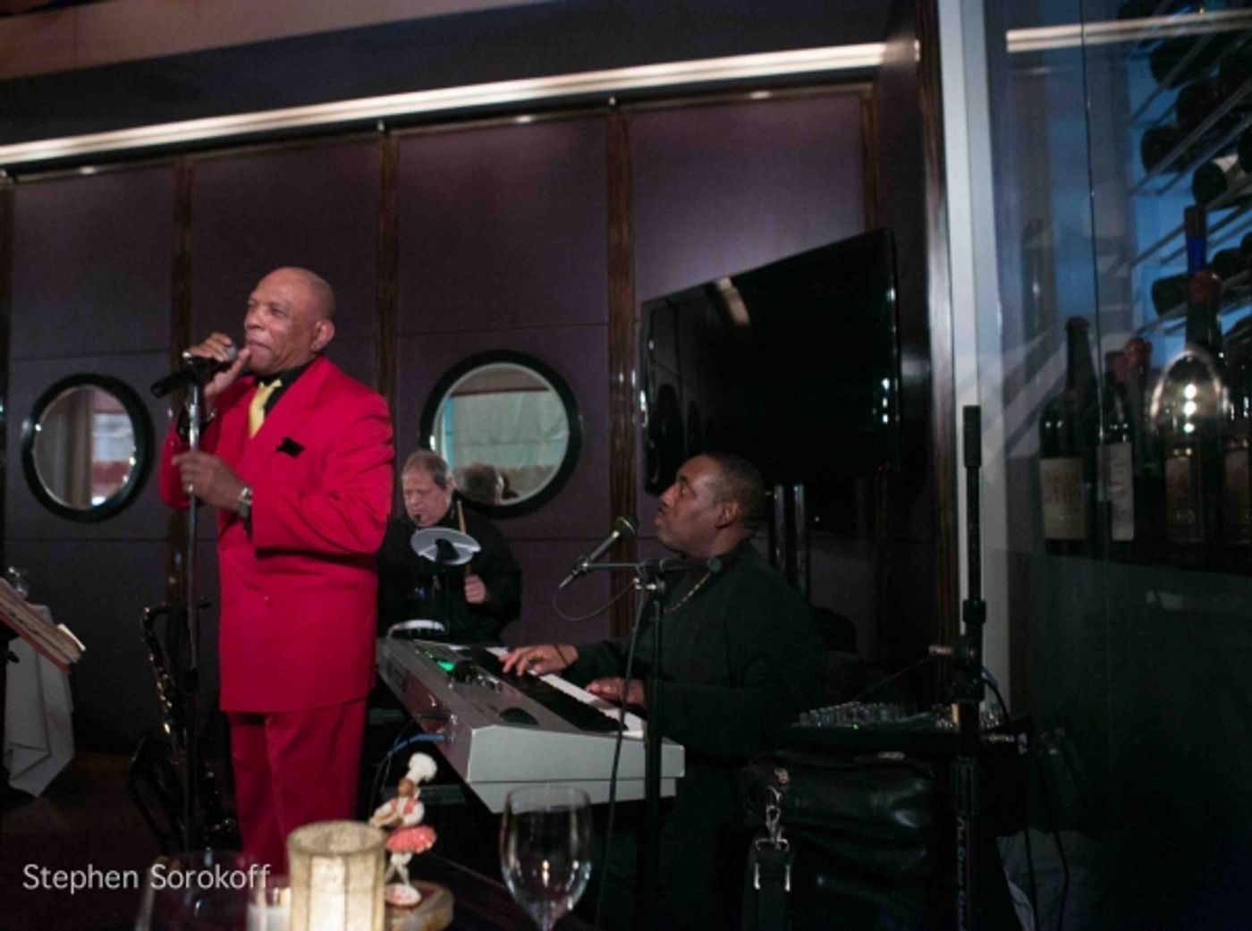 Photo Coverage: Le Cirque Launches MUSICAL MONDAYS with Lonnie Youngblood Trio Photo Coverage: Le Cirque Launches MUSICAL MONDAYS with Lonnie Youngblood Trio Image
