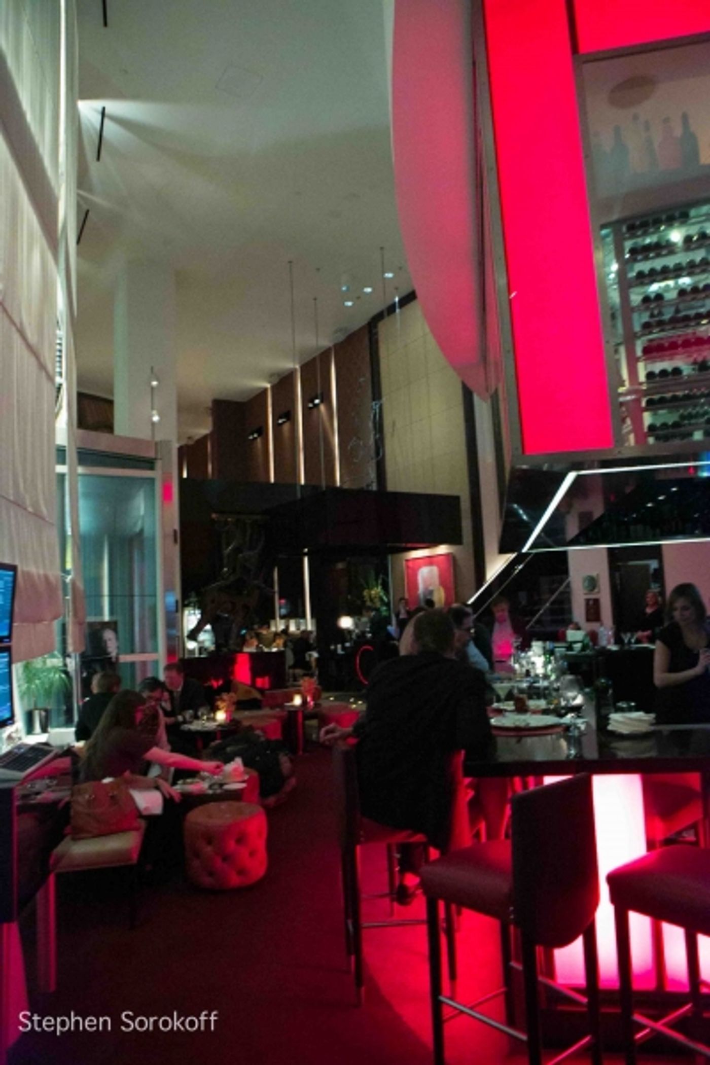 Photo Coverage: Le Cirque Launches MUSICAL MONDAYS with Lonnie Youngblood Trio Photo Coverage: Le Cirque Launches MUSICAL MONDAYS with Lonnie Youngblood Trio Image