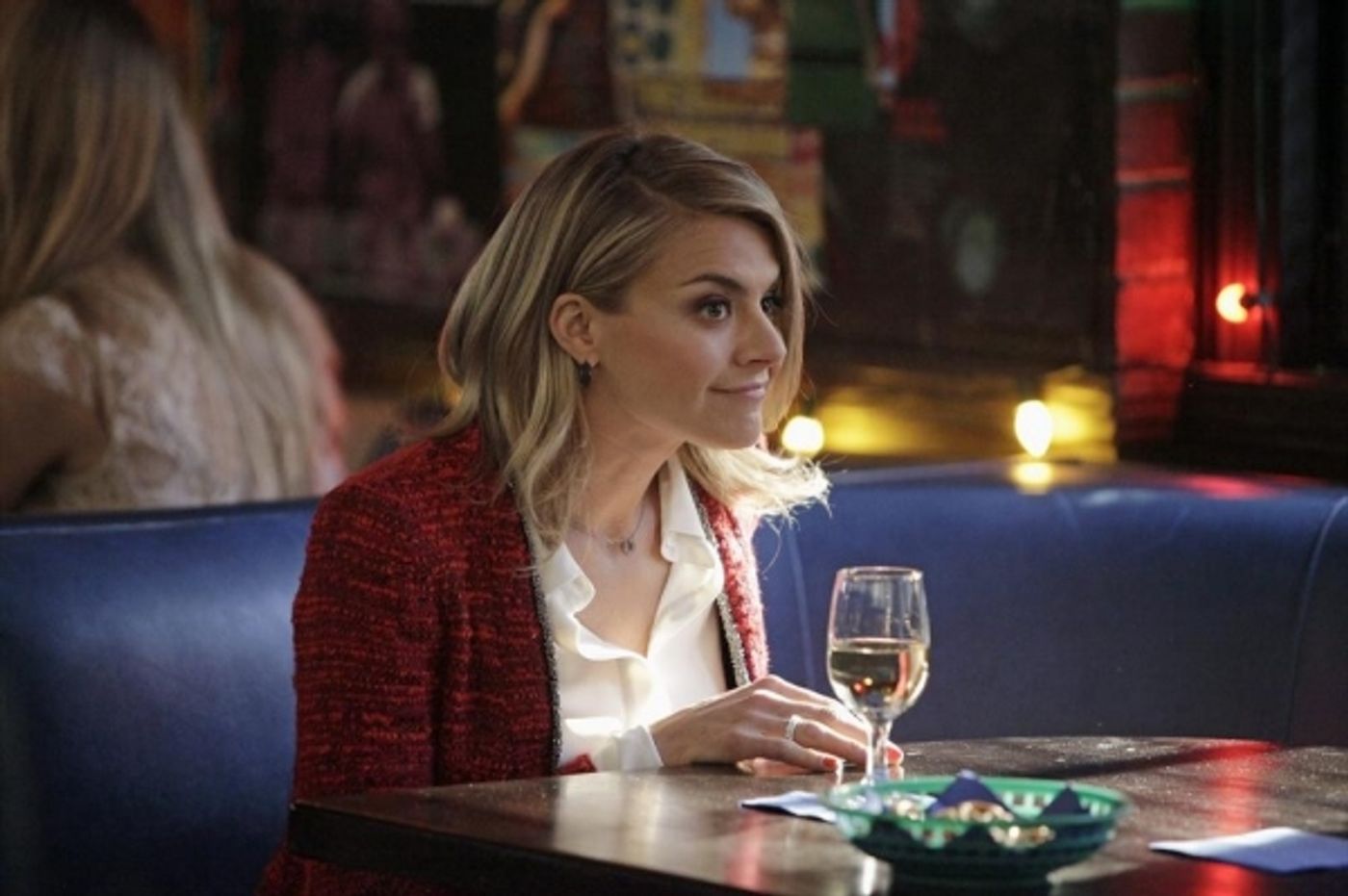 Photo Flash: First Look - HAPPY ENDINGS' 'The Storm Before the Calm,' Airing 4/12  Image