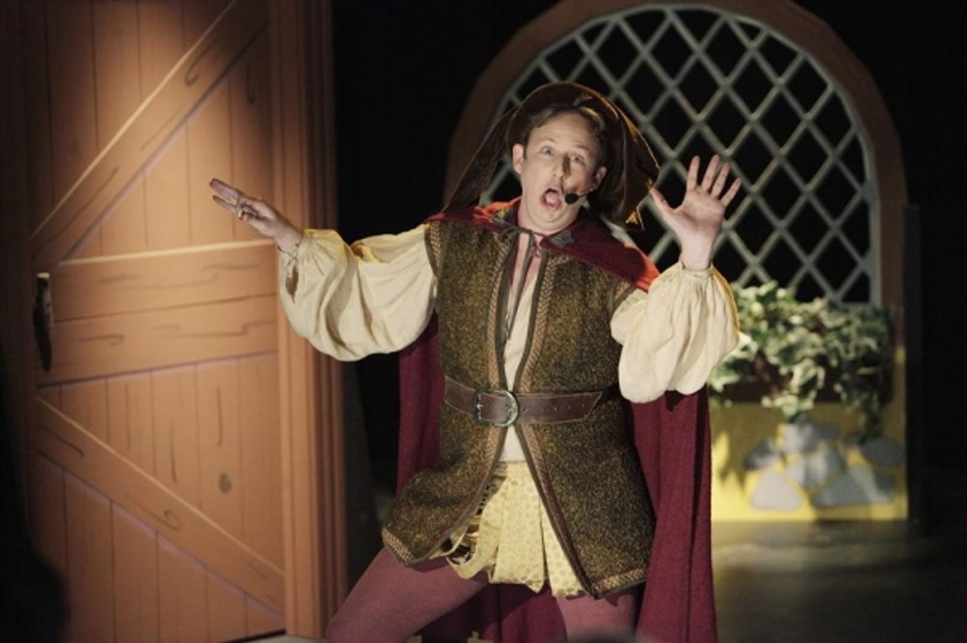 Photo Flash: First Look - HAPPY ENDINGS' 'The Storm Before the Calm,' Airing 4/12  Image