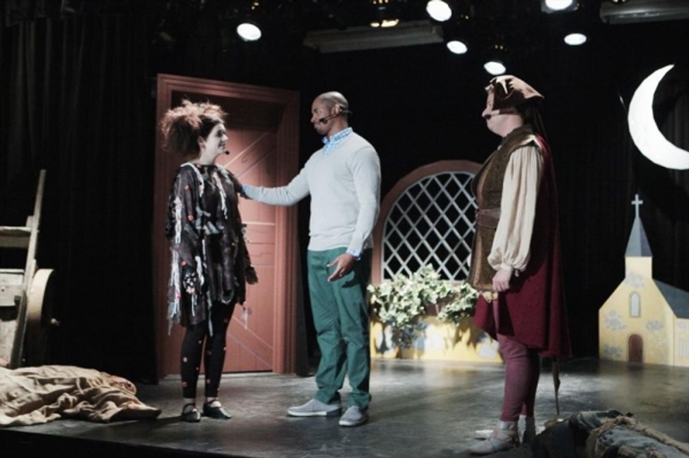 Photo Flash: First Look - HAPPY ENDINGS' 'The Storm Before the Calm,' Airing 4/12  Image