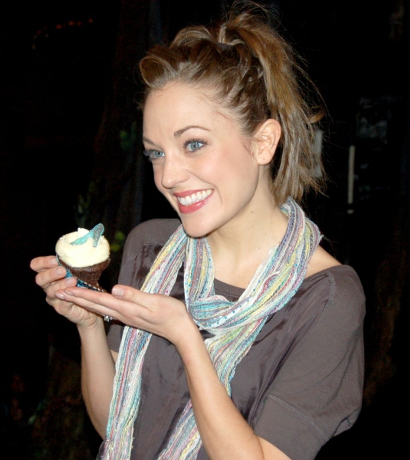 Photo Flash: CINDERELLA Gets Special Magnolia Cupcake!  Image