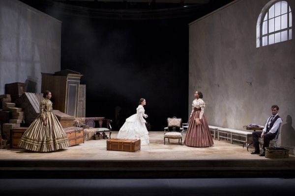 Sameerah Luqmaan-Harris as Elizabeth Keckly, Naomi Jacobson as Mary Todd Lincoln, Joy Photo