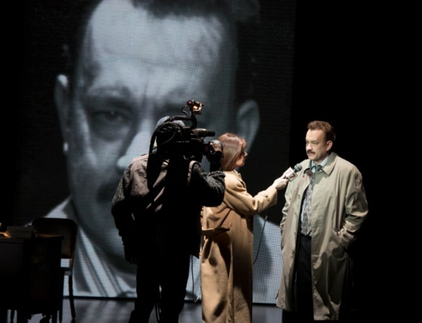 Photo Flash: First Look at Tom Hanks, Maura Tierney, Christopher McDonald and More in LUCKY GUY! Image