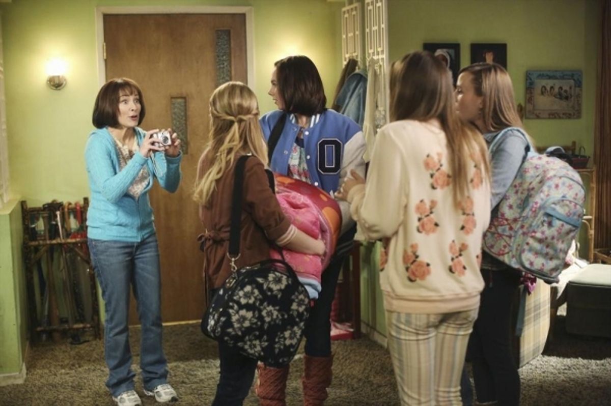 Patricia Heaton, Bailey Buntain, ALI MULLIN, Eden Sher, LAUREN MANIX at 