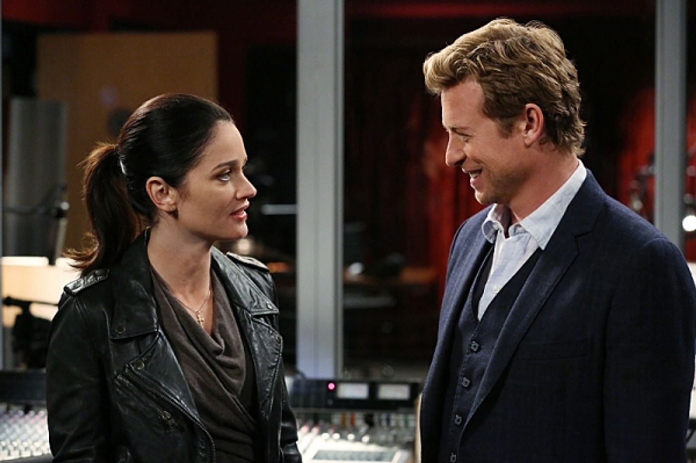 Photo Flash: THE MENTALIST's 'Red Velvet Cupcakes,' Airing 4/21  Image