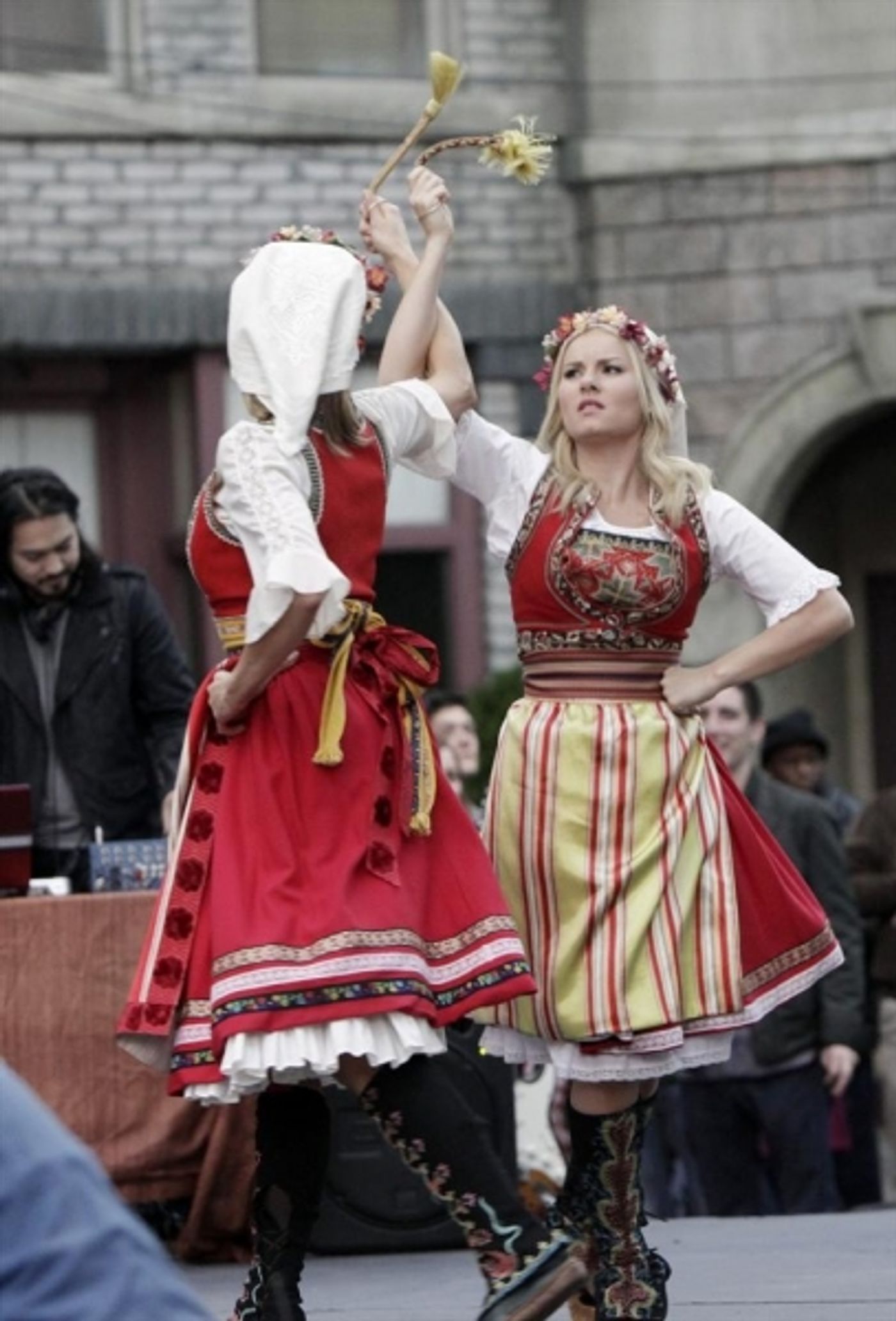 Photo Flash: This Week's All New Episode of HAPPY ENDINGS  Image