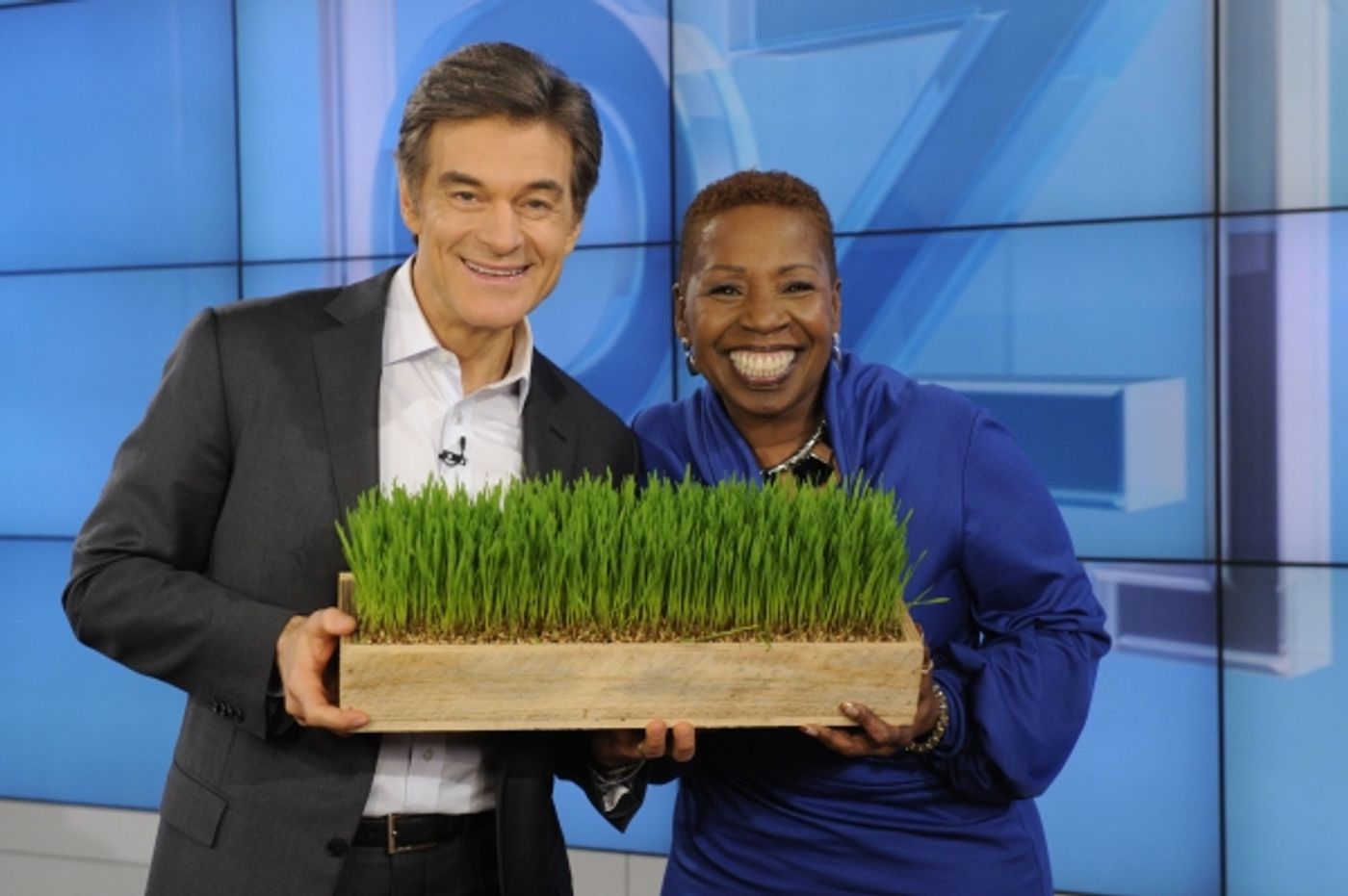 Photo Flash: Sneak Peek - Iyanla Vanzant Visits THE DR OZ SHOW Today  Image
