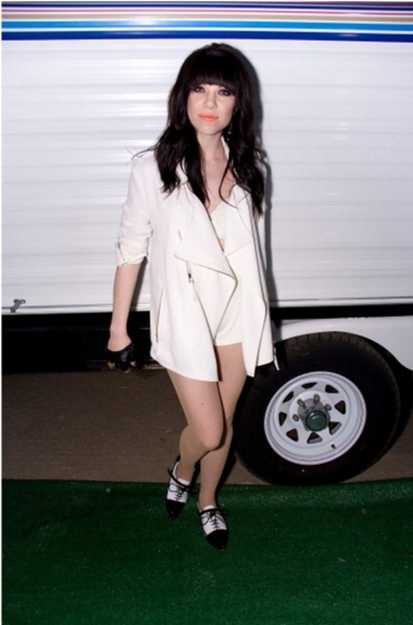 Photo Coverage: Carly Rae Jepsen Shines in Misahara Ring at the White Party in Palm Springs  Image
