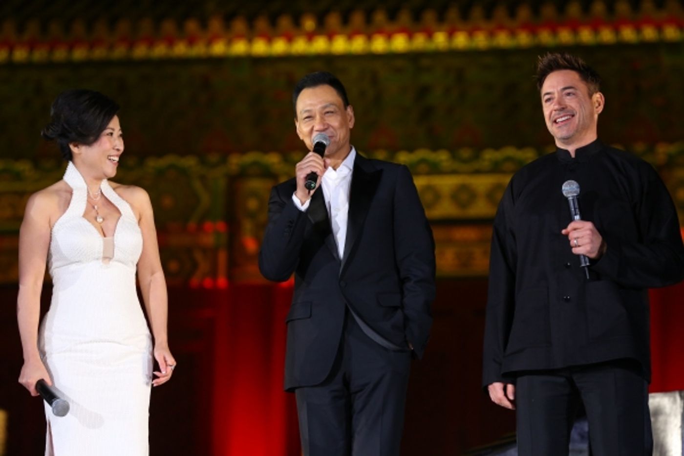 Photo Flash: Robert Downey Jr. Promotes IRON MAN 3 in China  Image