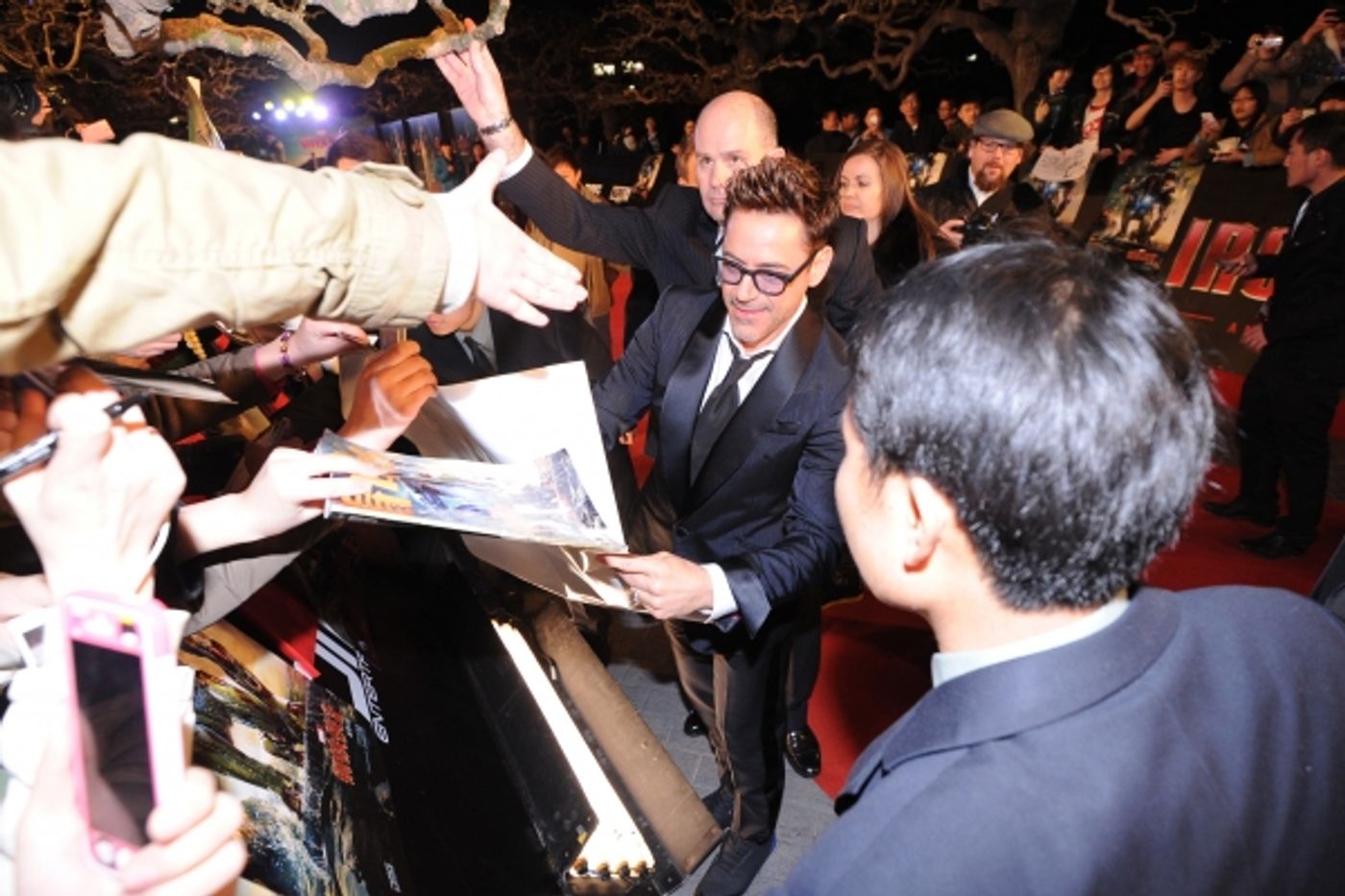 Photo Flash: Robert Downey Jr. Promotes IRON MAN 3 in China  Image