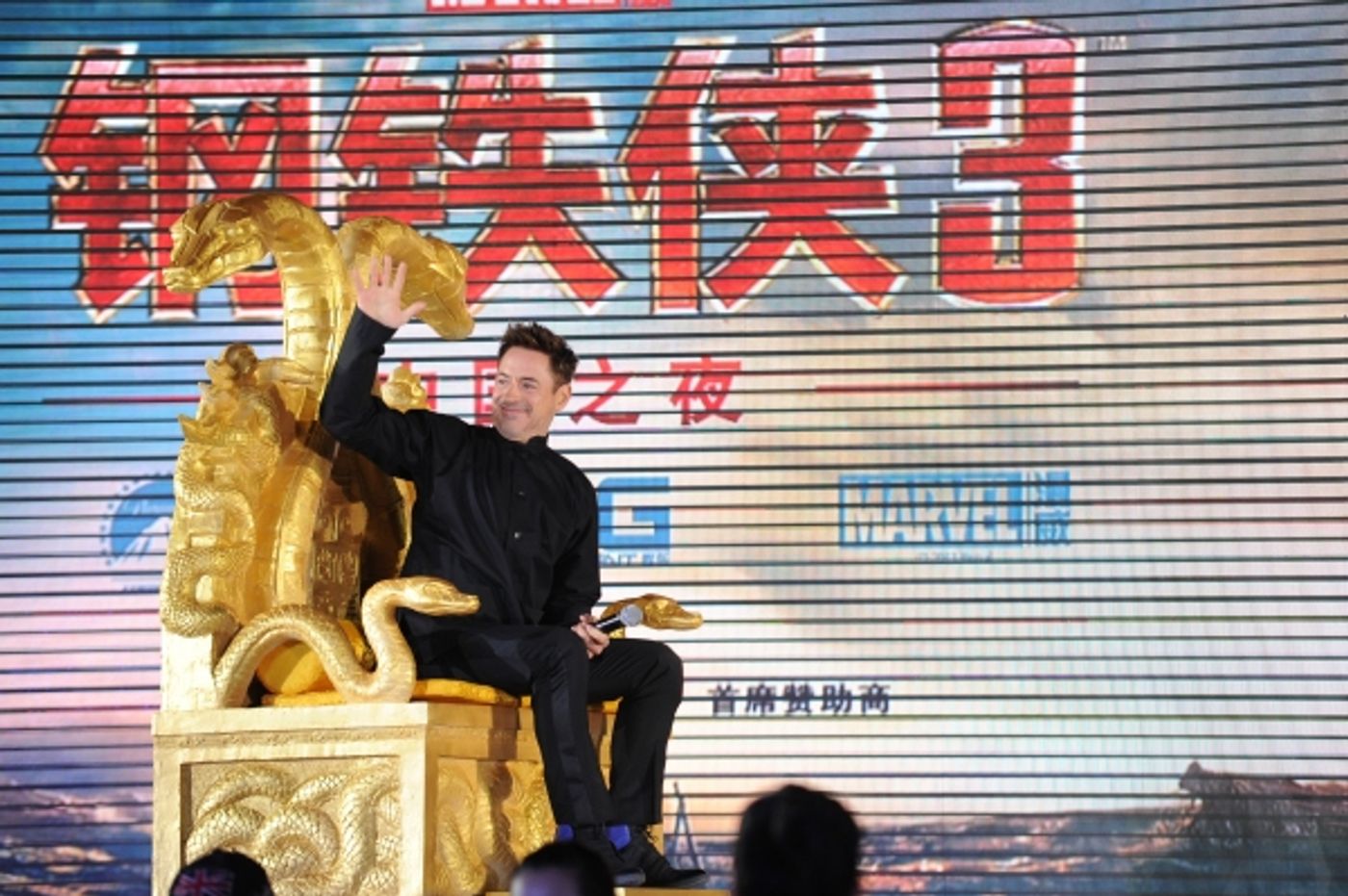 Photo Flash: Robert Downey Jr. Promotes IRON MAN 3 in China  Image