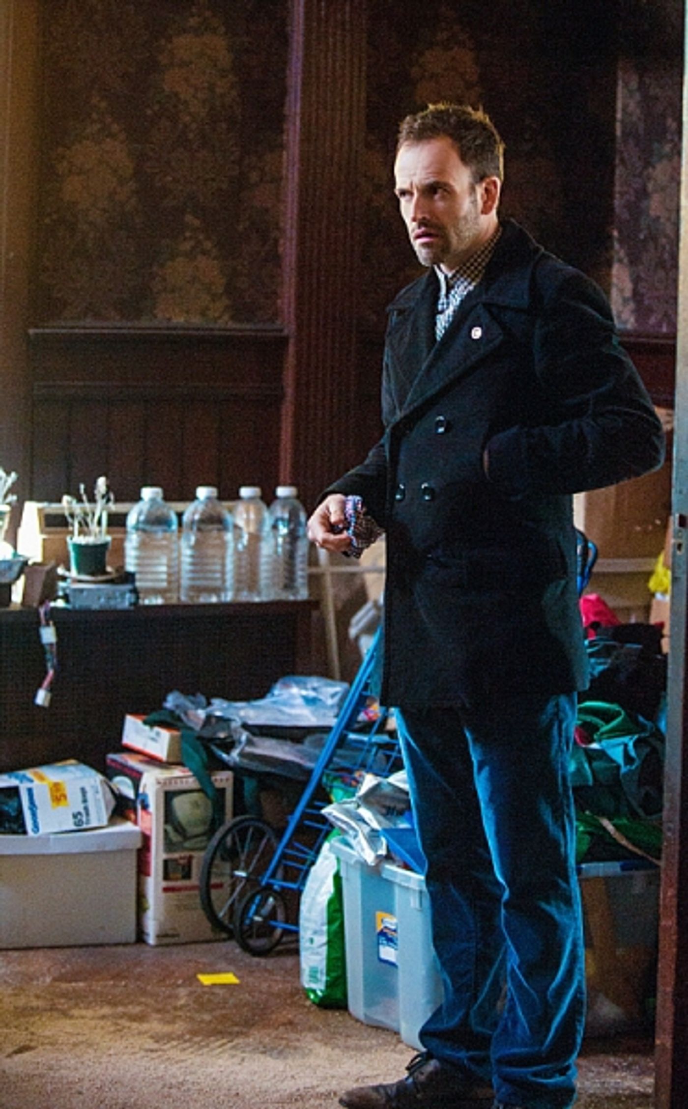 Photo Flash: ELEMENTARY's 'Dead Man's Switch,' Airing 4/25  Image