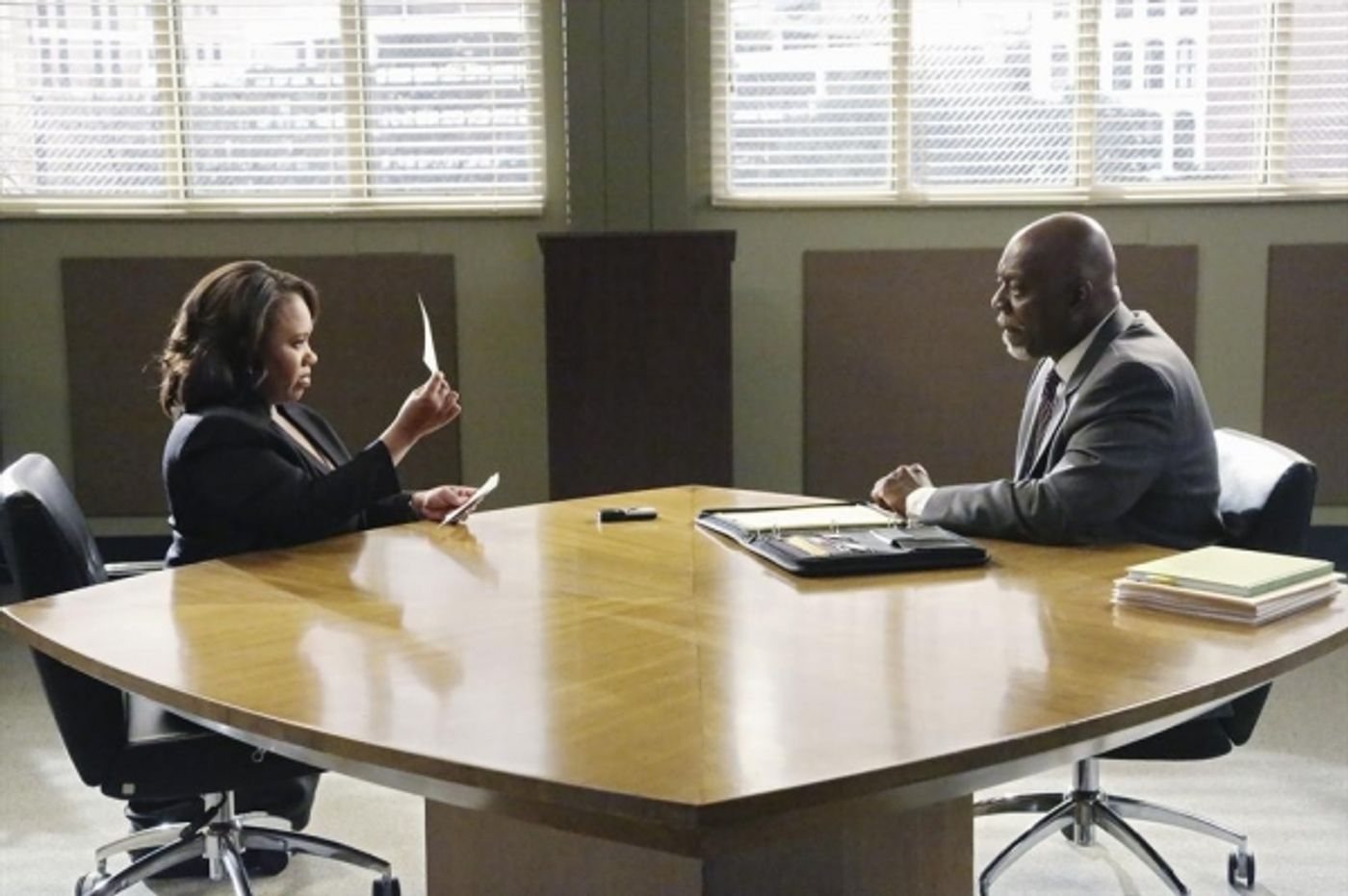 Photo Flash: GREY'S ANATOMY's 'Sleeping Monster,' Airing 4/25  Image