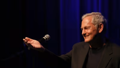 Victor Garber  Photo