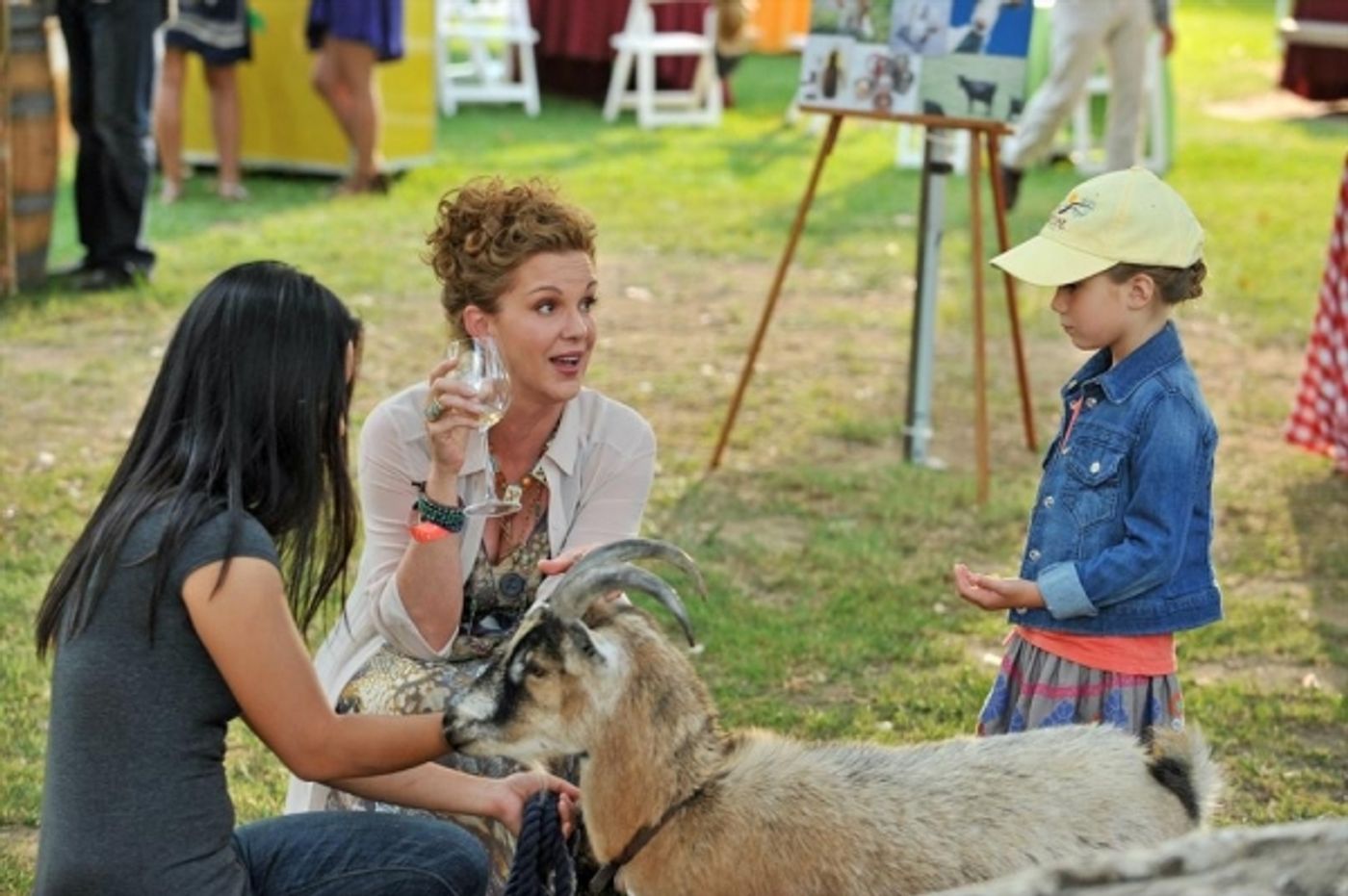 Photo Flash: HOW TO LIVE WITH YOUR PARENTS' 'How to Run the Show,' Airing 5/1  Image