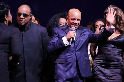 Gladys Knight, Smokey Robinson, Stevie Wonder, Berry Gordy, Diana Ross, Mary Wilson & Photo