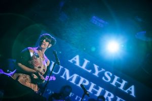 Alysha Umphress Photo