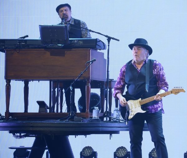 Felix Cavalierei, Gene Cornish Photo