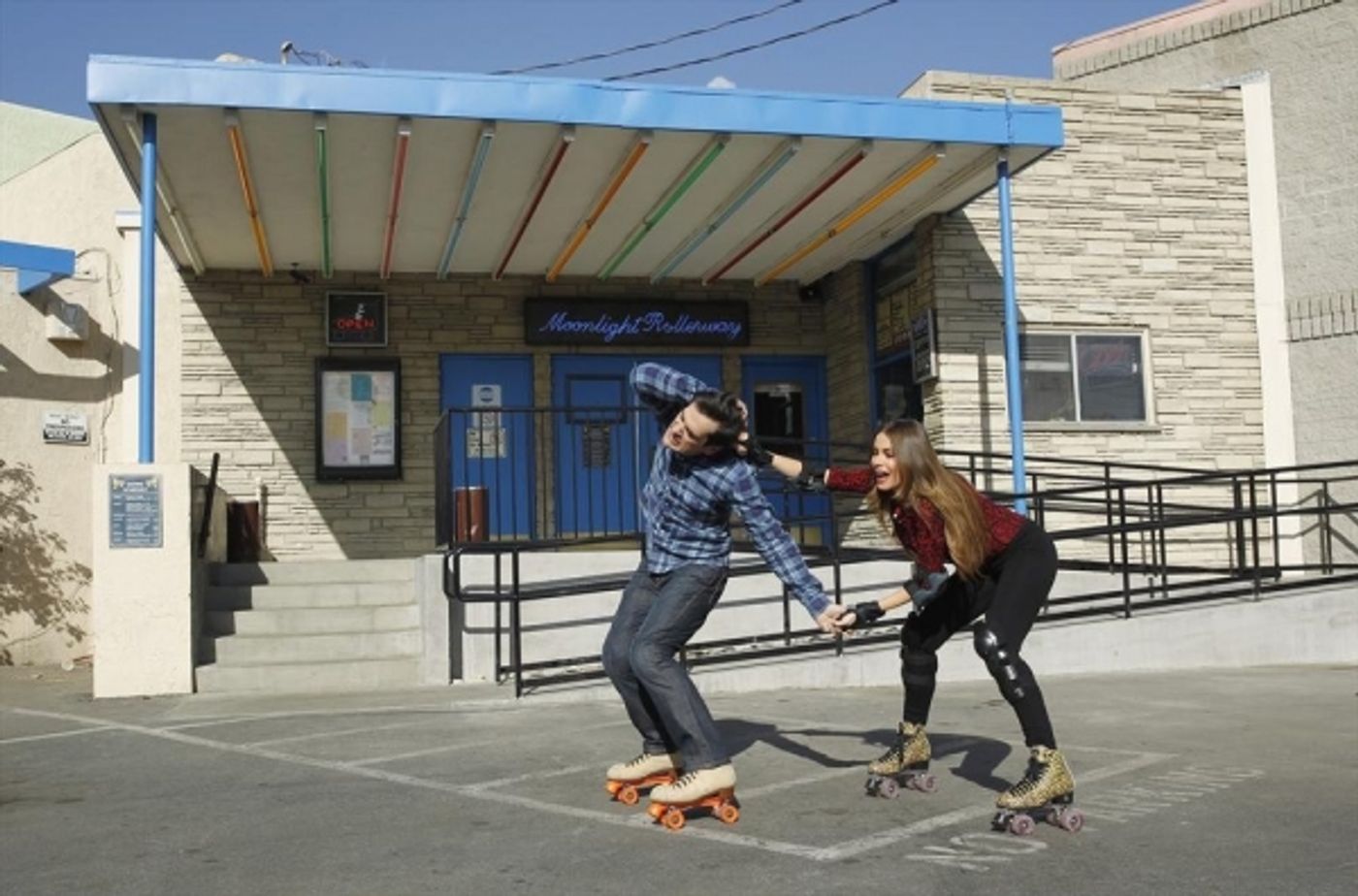 Photo Flash: MODERN FAMILY's 'My Hero,' Airing 5/8  Image