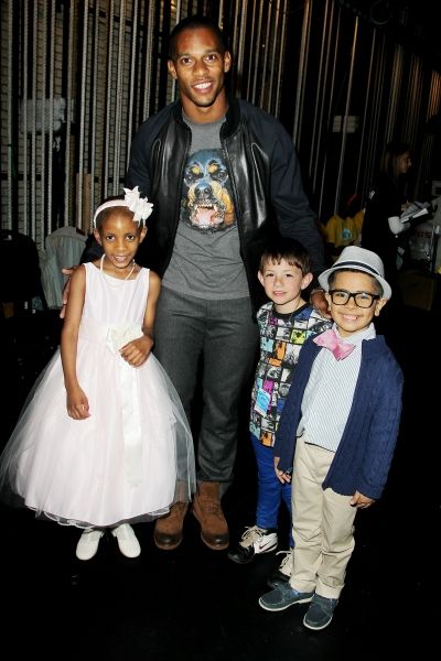 Performer Julianna Pierre of Maria Fareri Children&acirc;&euro;s Hospital with NY Gia Photo