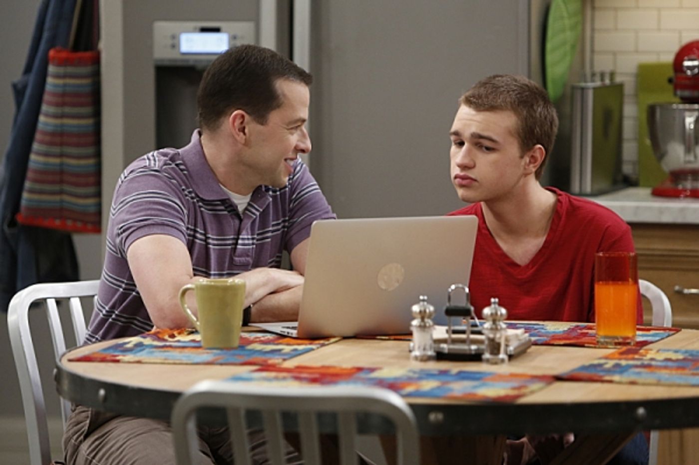 Photo Flash: TWO AND A HALF MEN's Season 10 Finale, Airing 5/9  Image