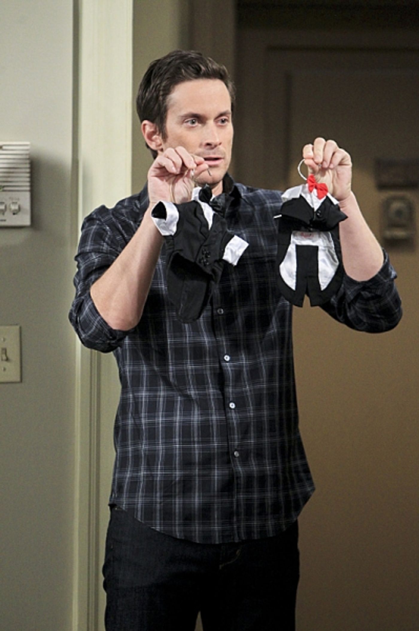 Photo Flash: RULES OF ENGAGEMENT's 'A Wee Problem,' Airing 5/6  Image
