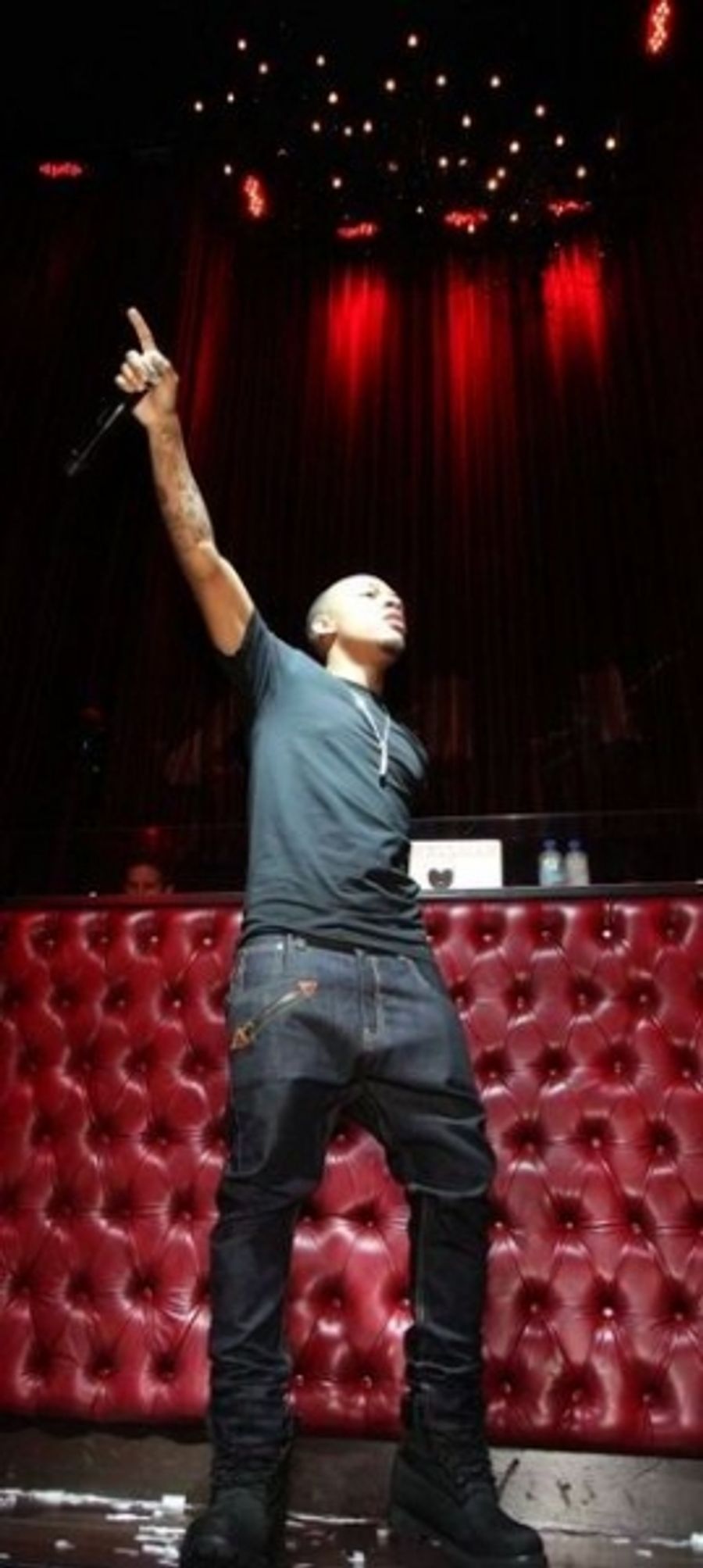 Photo Flash: Bow Wow Performs at LAX Nightclub Image