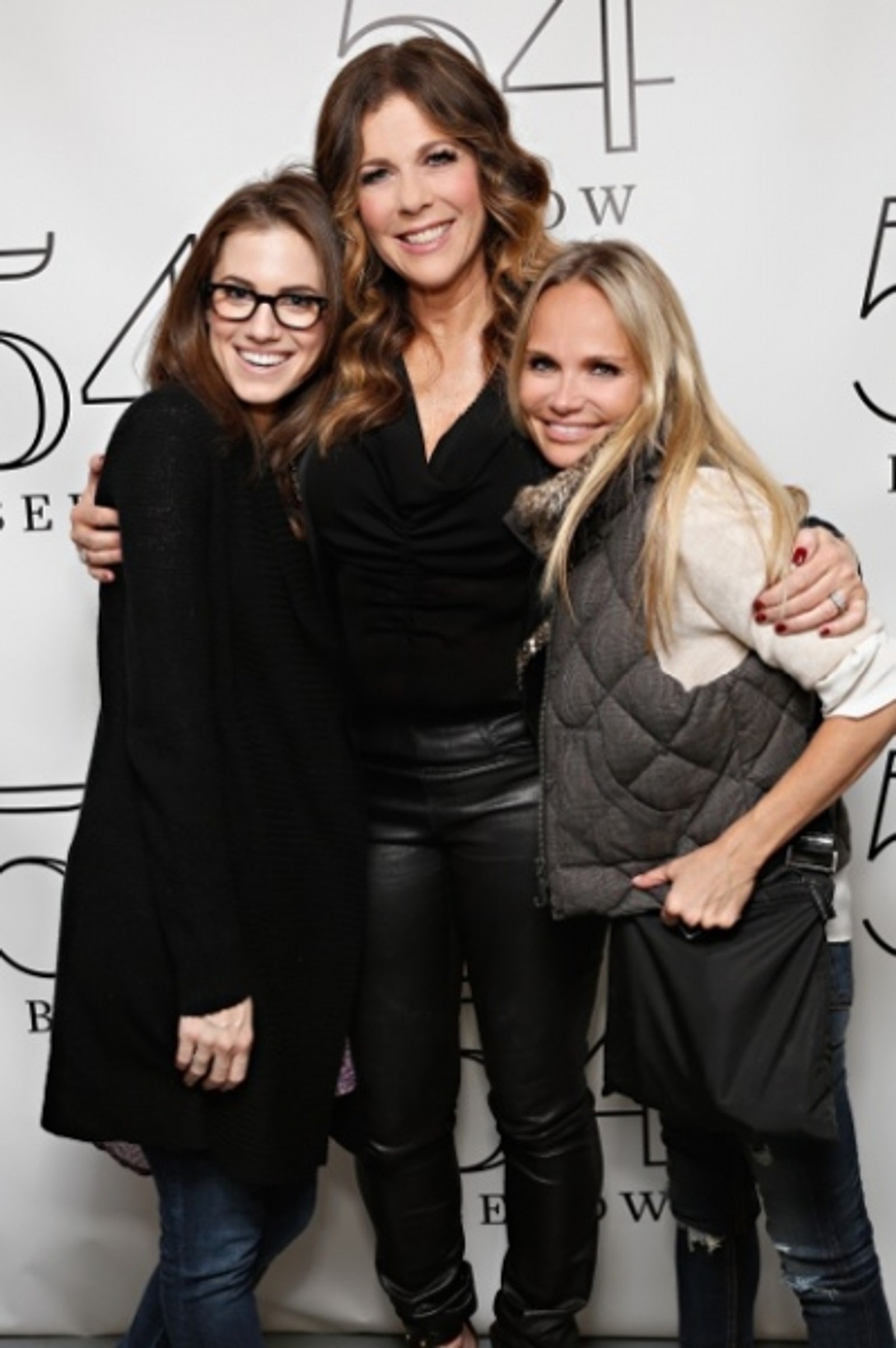 Photo Flash: Kristin Chenoweth, Robert De Niro, Tom Hanks and More Visit Rita Wilson at 54 Below — photo 3 of 25