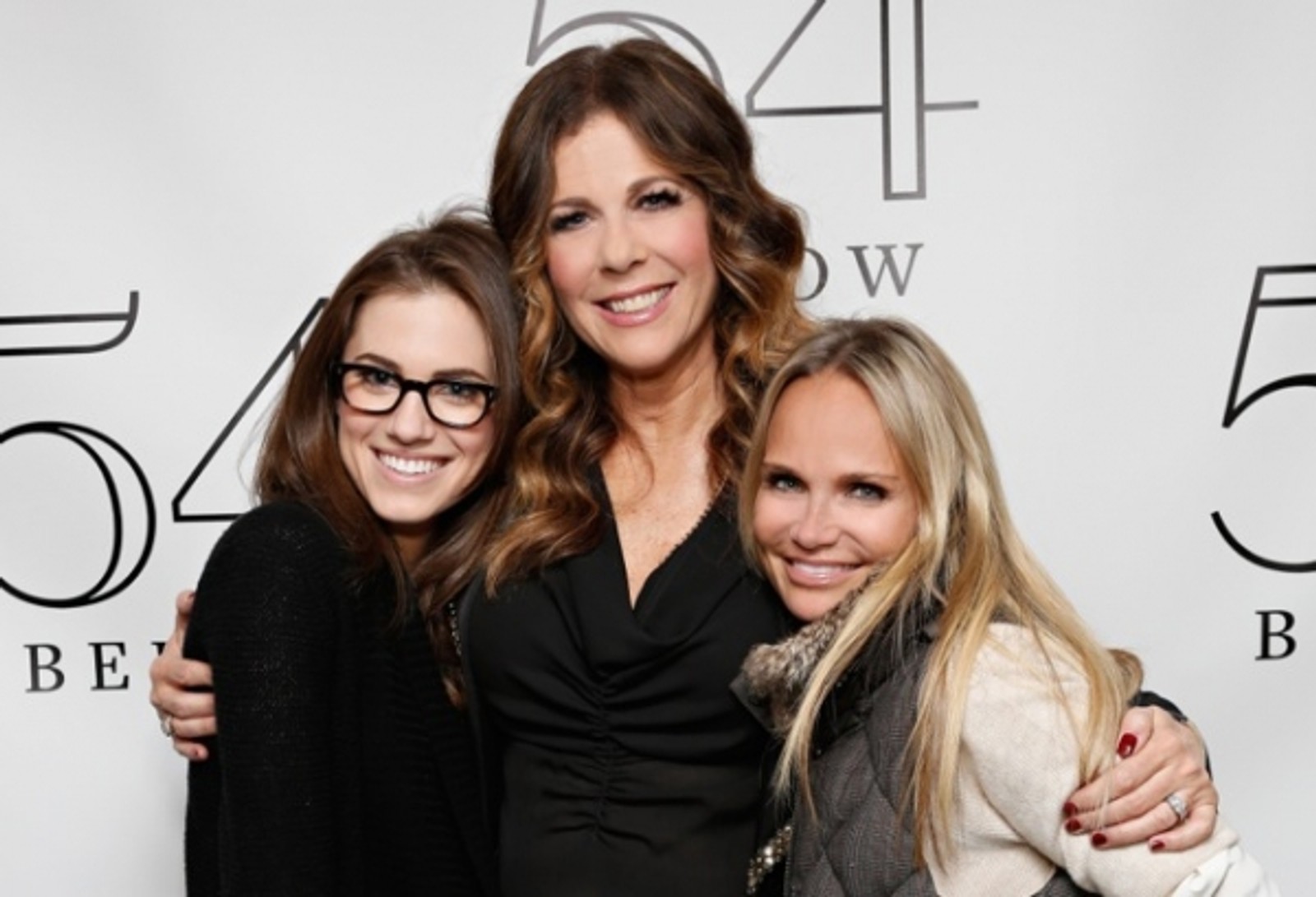 Photo Flash: Kristin Chenoweth, Robert De Niro, Tom Hanks and More Visit Rita Wilson at 54 Below — photo 7 of 25