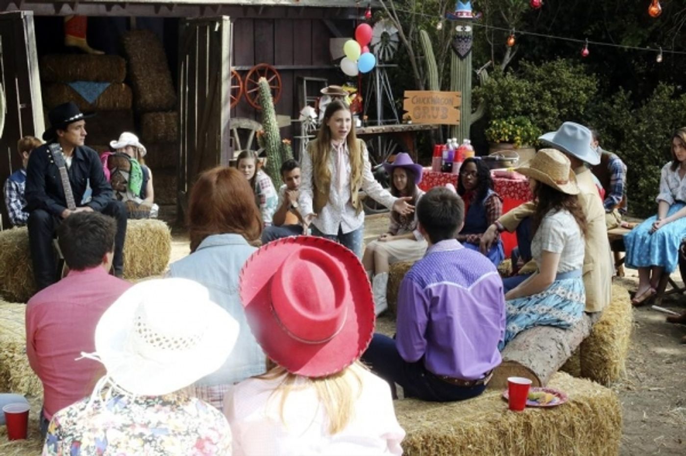 Photo Flash: THE MIDDLE's 'Hallelujah Hoedown,' Airing 5/8  Image