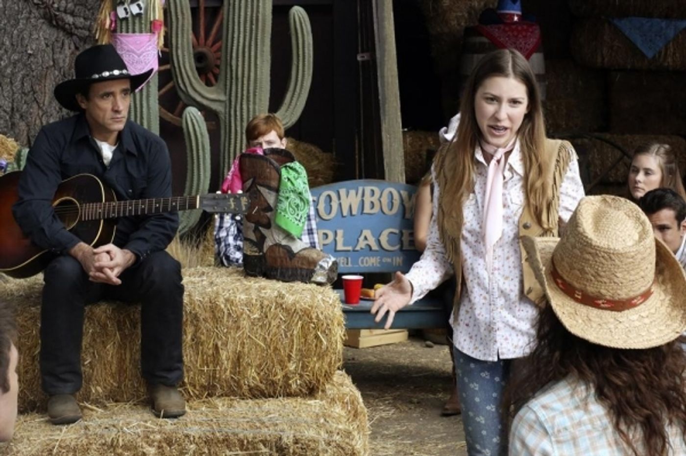 Photo Flash: THE MIDDLE's 'Hallelujah Hoedown,' Airing 5/8  Image
