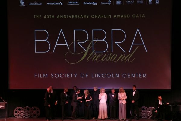 Alan Bergman, Bill Clinton,  George Segal, Michael Douglas, Ben Stiller, Barbra Strei Photo