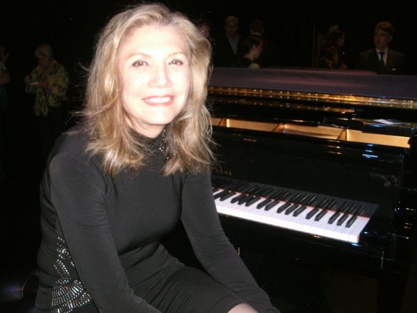 Mona Golabek Photo