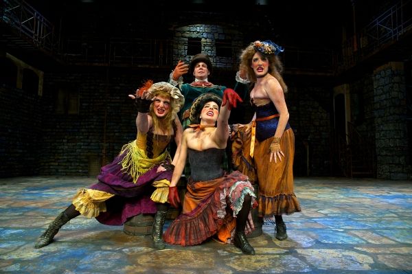 Ginger Bess, Dara Hartman and Sarah Killough with Justin Ivie Photo