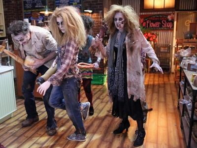 Brad Garrett, Sarah Chalke, Elizabeth Perkins Photo