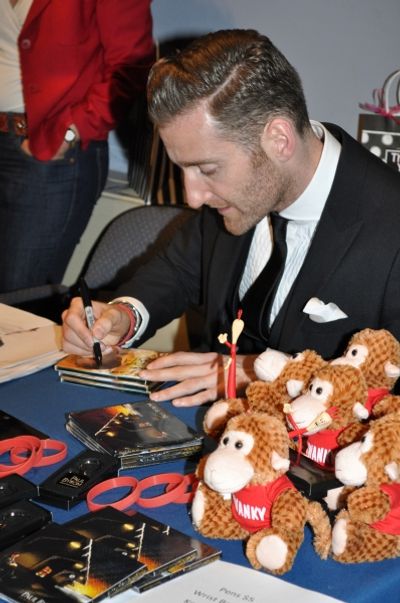 Paul Byrom Photo