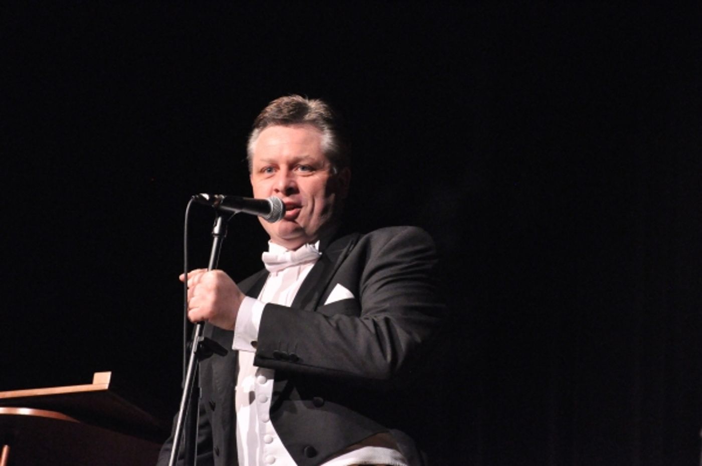 Photo Coverage: Tenor Anthony Kearns Plays Benefit Concert for OASIS  Image