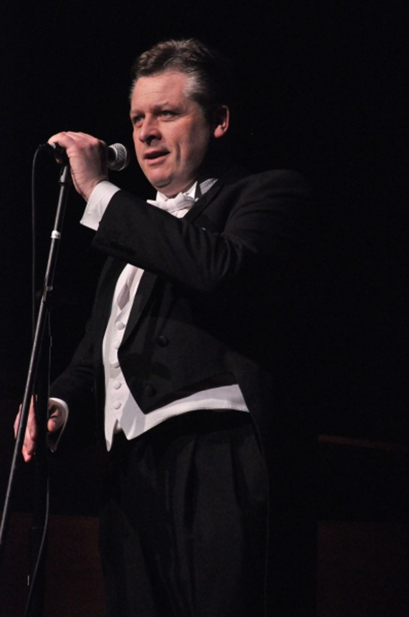 Photo Coverage: Tenor Anthony Kearns Plays Benefit Concert for OASIS  Image